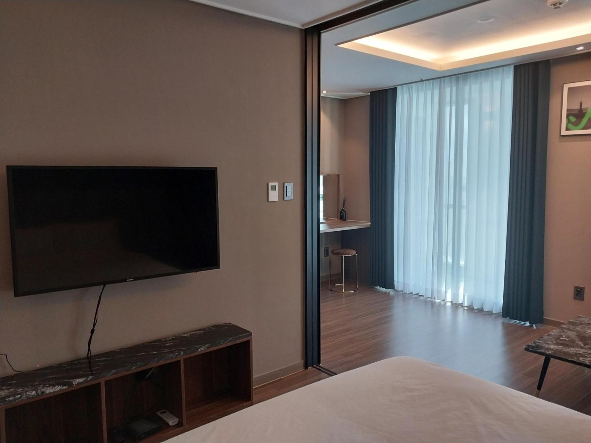 The Solid Residence - Elbon The Stay By Haeundae Busan Exterior photo