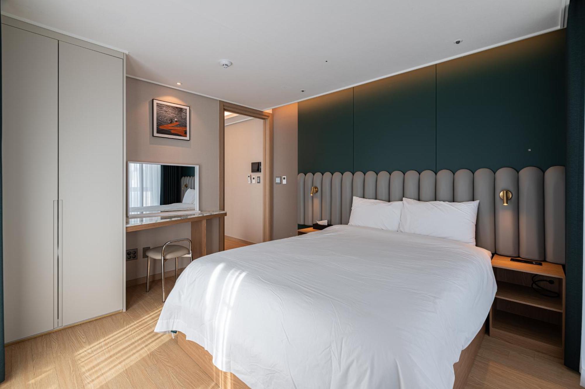 The Solid Residence - Elbon The Stay By Haeundae Busan Exterior photo