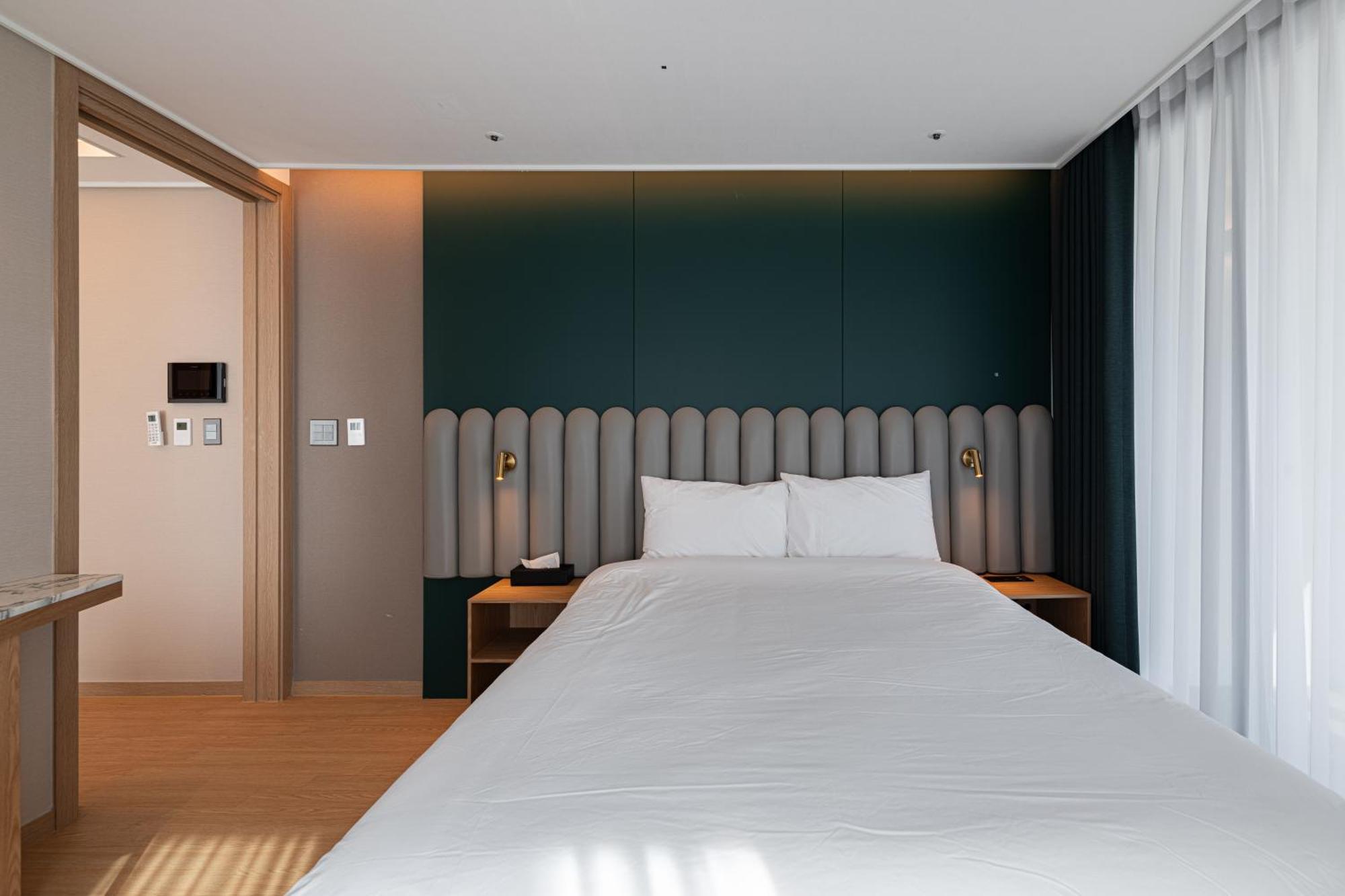 The Solid Residence - Elbon The Stay By Haeundae Busan Exterior photo